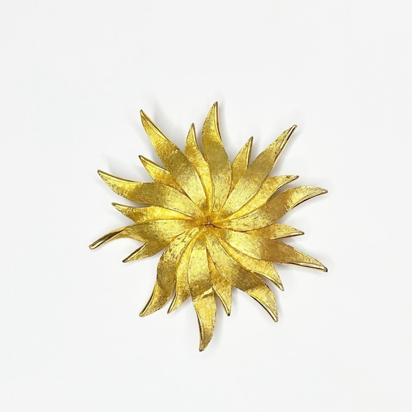 Vintage Designer Rare Hattie Carnegie Sunburst Gold Tone Brooch Retro - Picture 1 of 15
